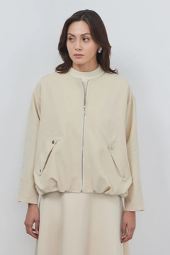 A wholesale clothing model wears kdb10802-short-trench-coat-stone, Turkish wholesale Jacket of Kadriye Baştürk