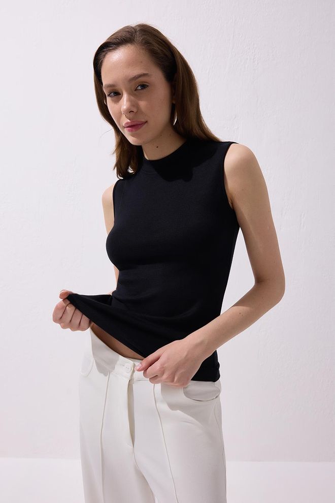 Kadriye Baştürk بلوزة من القطن القابل للتمدد بدون أكمام باللون الأسود ملابس بالجملة فسكوزي