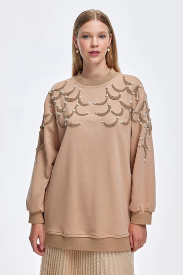 A wholesale clothing model wears  Punch Embroidery Tunic With Pearl Mink
, Turkish wholesale Tunic of Kadriye Baştürk