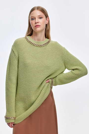 A wholesale clothing model wears  Knitwear Sweater With Chain Embroidery Mint
, Turkish wholesale Sweater of Kadriye Baştürk