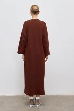 A wholesale clothing model wears kdb10253-relaxed-fit-dress-brown, Turkish wholesale Dress of Kadriye Baştürk