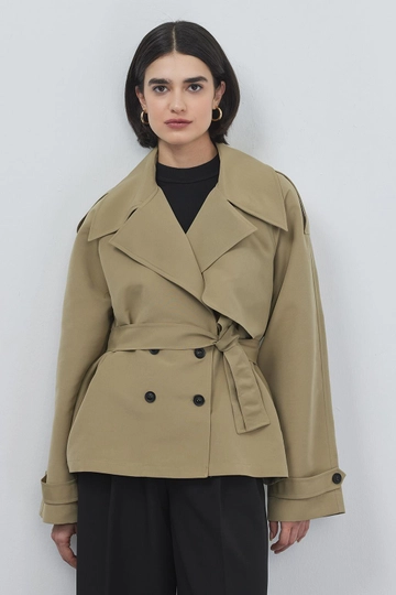 A wholesale clothing model wears  Double Button Trench Coat - Green
, Turkish wholesale Trenchcoat of Kadriye Baştürk
