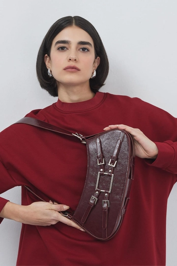 A wholesale clothing model wears  Baguette Bag - Claret Red
, Turkish wholesale  of Kadriye Baştürk