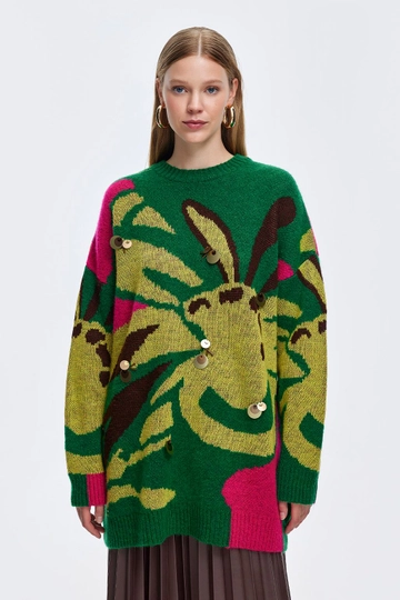 A wholesale clothing model wears  Sequin Embroidered Patterned Sweater - Green
, Turkish wholesale Sweater of Kadriye Baştürk