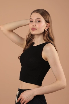 A wholesale clothing model wears kam13106-camisole-fabric-halter-neck-women's-blouse-black, Turkish wholesale Crop Top of Kaktus Moda
