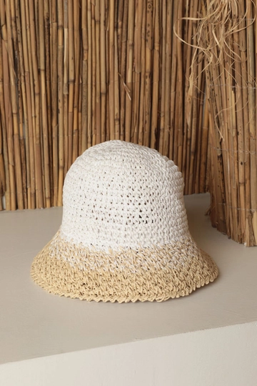 A wholesale clothing model wears  Hand Knitted Women's Hat - White
, Turkish wholesale Hat of Kaktus Moda