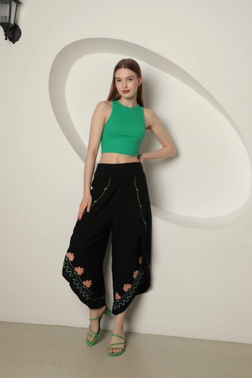 A wholesale clothing model wears  Viscose Fabric Embroidered Women's Trousers - Black
, Turkish wholesale Pants of Kaktus Moda