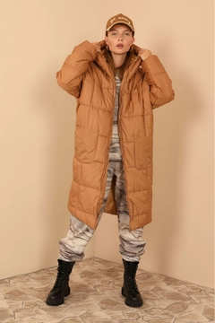 Veleprodajni model oblačil nosi 23503 - Coat - Tan, turška veleprodaja Plašč od Kaktus Moda