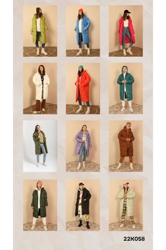 Una modelo de ropa al por mayor lleva 23503 - Coat - Tan, Abrigo turco al por mayor de Kaktus Moda