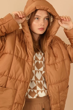 Veleprodajni model oblačil nosi 23096 - Coat - Tan, turška veleprodaja Plašč od Kaktus Moda