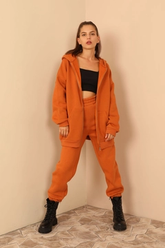 A wholesale clothing model wears 23538 - Sweatshirt - Cinnamon, Turkish wholesale Hoodie of Kaktus Moda
