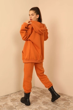 A wholesale clothing model wears 23538 - Sweatshirt - Cinnamon, Turkish wholesale Hoodie of Kaktus Moda