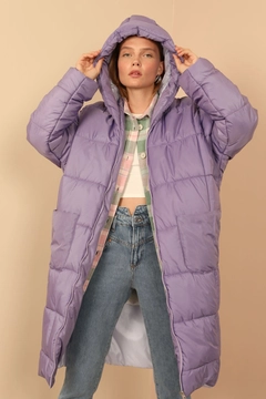 Una modelo de ropa al por mayor lleva 24083 - Coat - Lilac, Abrigo turco al por mayor de Kaktus Moda