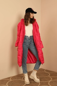Una modelo de ropa al por mayor lleva 35561 - Coat - Fuchsia, Abrigo turco al por mayor de Kaktus Moda