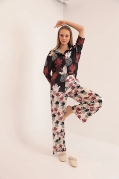 Un model de îmbrăcăminte angro poartă KAM10343 - Trousers - Brown, turcesc angro Pantaloni de Kaktus Moda