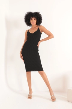 A wholesale clothing model wears KAM11004 - Women's Knitwear Fabric Brooch Midi Dress - Black, Turkish wholesale Dress of Kaktus Moda