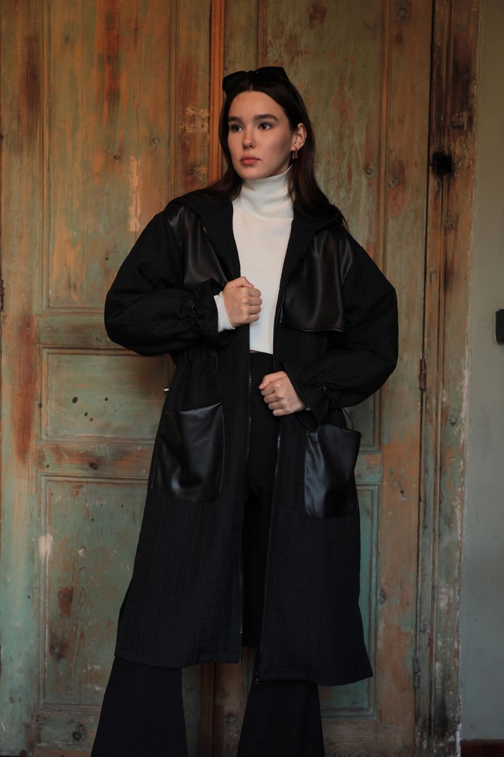 A wholesale clothing model wears kam11567-leather-fabric-garni-detail-jacquard-women's-trench-coat-black, Turkish wholesale Trenchcoat of Kaktus Moda