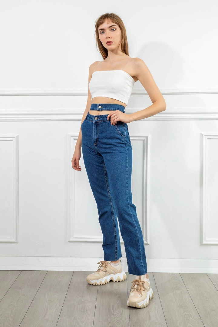 A wholesale clothing model wears kam12080-denim-fabric-ankle-length-straight-fit-double-belted-women's-trousers-light-blue, Turkish wholesale Jeans of Kaktus Moda