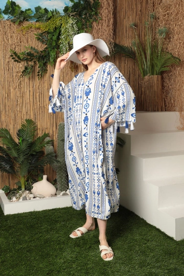 Ένα μοντέλο χονδρικής πώλησης ρούχων φοράει  Γυναικείο Φόρεμα Με Χάντρες Από Υφασμα Βισκόζης Evil Eye Με Φούντες Στα Μανίκια - Saks
, τούρκικο Κιμονό χονδρικής πώλησης από Kaktus Moda