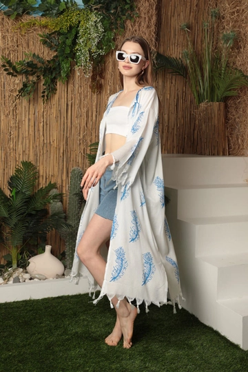 A wholesale clothing model wears  Linen Fabric Women's Pareo With Tassels - Saks
, Turkish wholesale Pareo of Kaktus Moda
