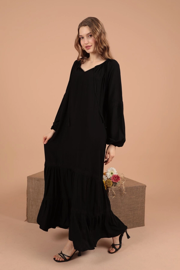 A wholesale clothing model wears kam13319-viscose-fabric-lace-funny-casual-women's-dress-black, Turkish wholesale Dress of Kaktus Moda