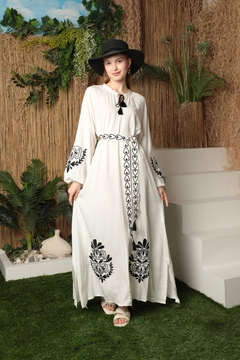 A wholesale clothing model wears kam13401-viscose-fabric-embroidery-detail-women's-dress-ecru, Turkish wholesale Dress of Kaktus Moda