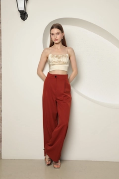 Ein Bekleidungsmodell aus dem Großhandel trägt kam13313-atlas-fabric-women's-palazzo-trousers-tile, türkischer Großhandel Hose von Kaktus Moda
