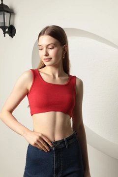 A wholesale clothing model wears kam13480-camisole-fabric-women's-crop-red, Turkish wholesale Crop Top of Kaktus Moda
