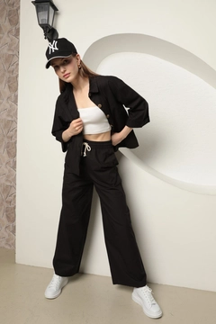 A wholesale clothing model wears kam13501-poplin-fabric-women's-suit-black, Turkish wholesale Suit of Kaktus Moda