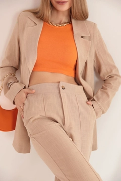 A wholesale clothing model wears KAM10695 - Women's Linen Oversize Jacket - Beige, Turkish wholesale Jacket of Kaktus Moda