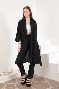 Ένα μοντέλο χονδρικής πώλησης ρούχων φοράει KAM10820 - Muslin Fabric Oversize Women's Kimono - Black, τούρκικο Κιμονό χονδρικής πώλησης από Kaktus Moda