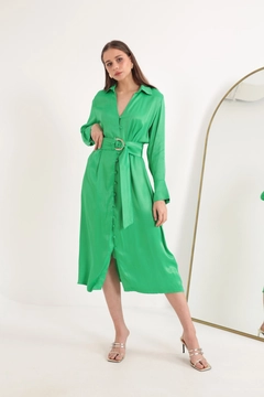A wholesale clothing model wears KAM10992 - Satin Fabric Button Detail Wide Cuff Midi Women's Dress - Green, Turkish wholesale Dress of Kaktus Moda