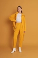 Ένα μοντέλο χονδρικής πώλησης ρούχων φοράει kam11663-atlas-fabric-women's-trousers-with-elastic-waist-mustard, τούρκικο  χονδρικής πώλησης από 