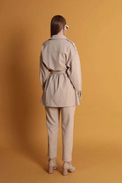 A wholesale clothing model wears kam11667-atlas-fabric-women's-trousers-with-elastic-waist-beige, Turkish wholesale Pants of Kaktus Moda