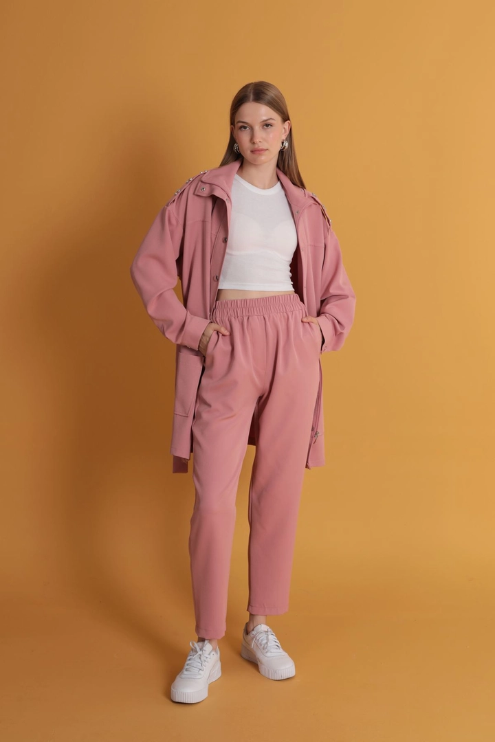 Ein Bekleidungsmodell aus dem Großhandel trägt kam11675-atlas-fabric-women's-trousers-with-elastic-waist-powder, türkischer Großhandel Hose von Kaktus Moda