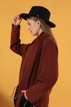 A wholesale clothing model wears kam11677-honeycomb-fabric-oversize-pocket-garni-detail-women's-cardigan-brown, Turkish wholesale Cardigan of Kaktus Moda
