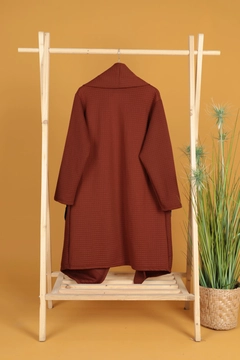 A wholesale clothing model wears kam11677-honeycomb-fabric-oversize-pocket-garni-detail-women's-cardigan-brown, Turkish wholesale Cardigan of Kaktus Moda