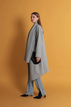 A wholesale clothing model wears kam11695-honeycomb-fabric-oversize-pocket-garni-detail-women's-cardigan-gray, Turkish wholesale Cardigan of Kaktus Moda
