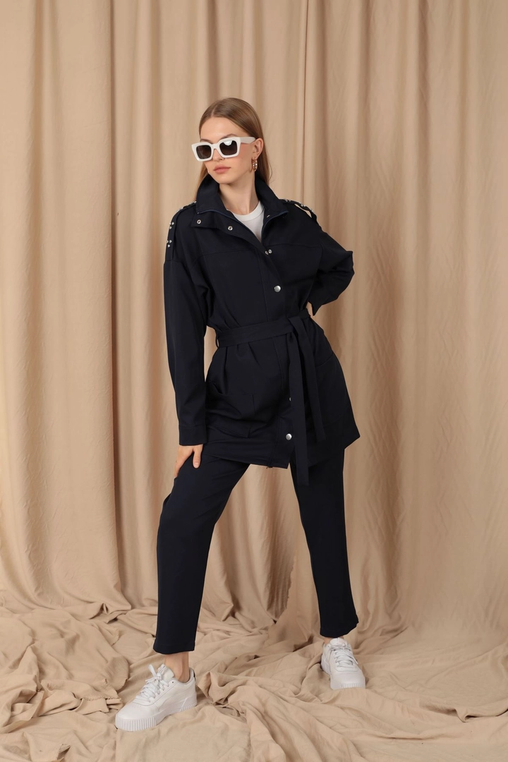 Ein Bekleidungsmodell aus dem Großhandel trägt kam11773-atlas-fabric-women's-trousers-with-elastic-waist-navy-blue, türkischer Großhandel Hose von Kaktus Moda
