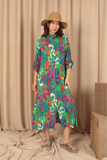 A wholesale clothing model wears  Viscose Printed Fabric Long Women's Dress With Magnificent Collar - Green
, Turkish wholesale Dress of Kaktus Moda