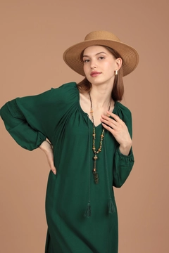 A wholesale clothing model wears kam12701-viscose-fabric-lace-funny-casual-women's-dress-emerald-green, Turkish wholesale Dress of Kaktus Moda