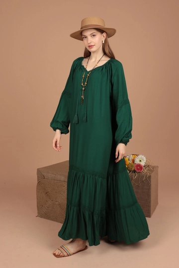 A wholesale clothing model wears  Viscose Fabric Lace Funny Casual Women's Dress - Emerald Green
, Turkish wholesale Dress of Kaktus Moda