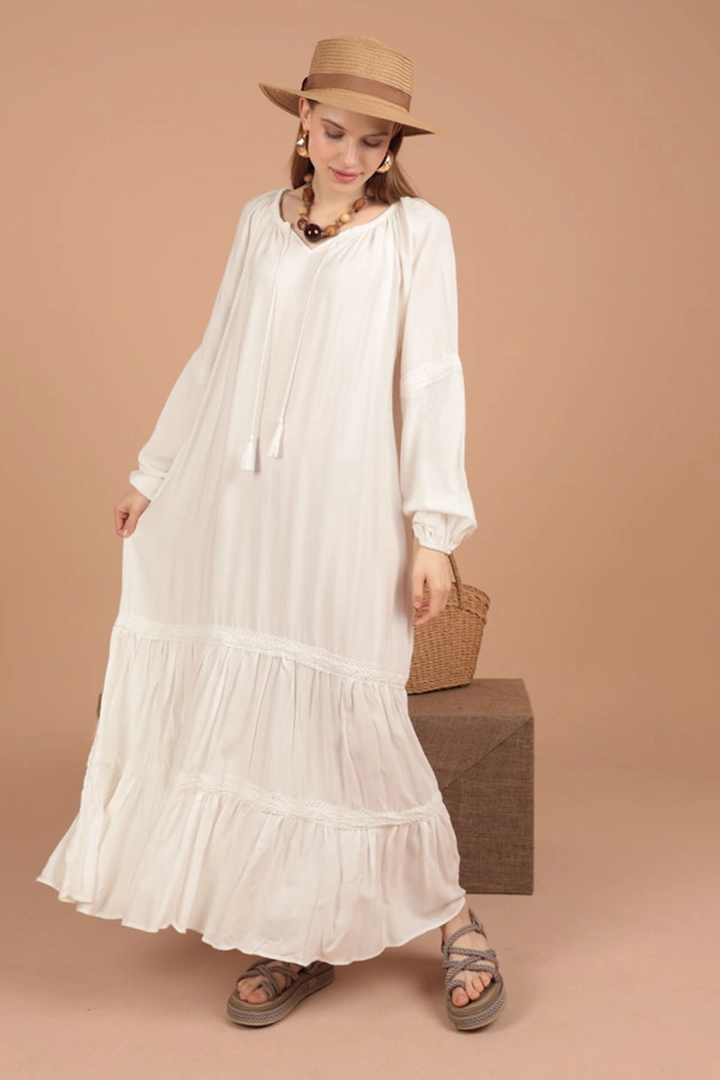 A wholesale clothing model wears kam12877-viscose-fabric-lace-funny-casual-women's-dress-ecru, Turkish wholesale Dress of Kaktus Moda