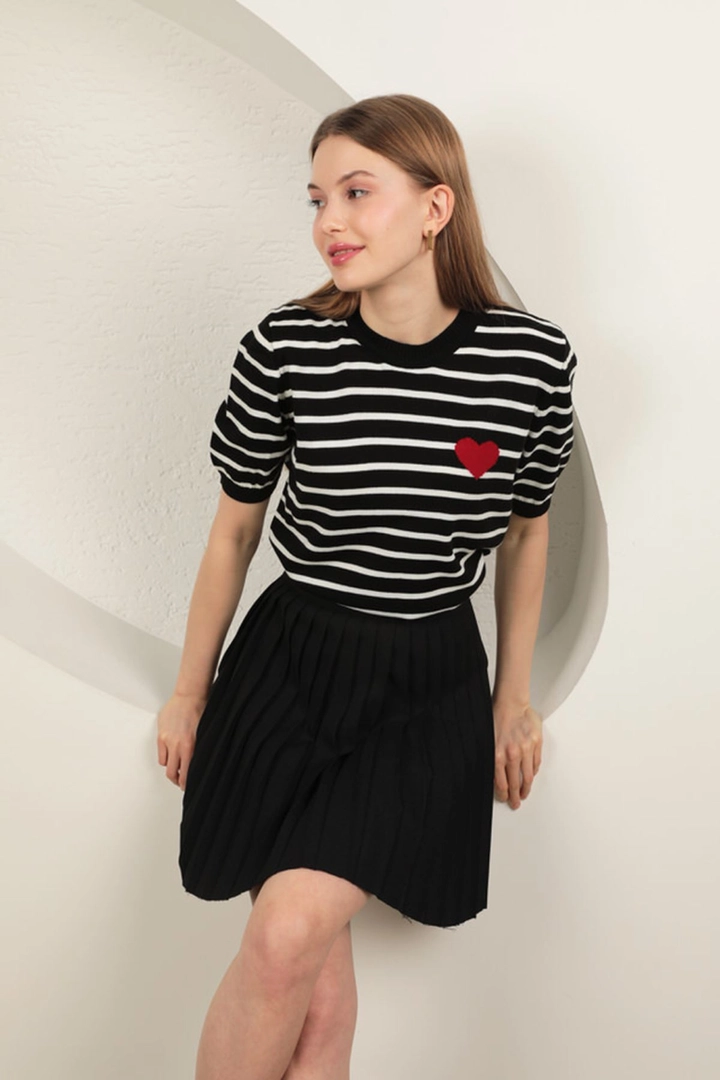 A wholesale clothing model wears kam12893-knitwear-striped-heart-patterned-women's-short-sleeve-blouse-black, Turkish wholesale Blouse of Kaktus Moda