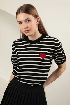 A wholesale clothing model wears kam12893-knitwear-striped-heart-patterned-women's-short-sleeve-blouse-black, Turkish wholesale Blouse of Kaktus Moda