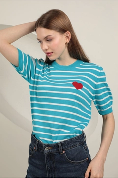 A wholesale clothing model wears kam12906-knitwear-striped-heart-patterned-women's-short-sleeve-blouse-turquoise, Turkish wholesale Blouse of Kaktus Moda