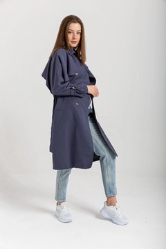 A wholesale clothing model wears 24041 - Trenchcoat - Indigo, Turkish wholesale Trenchcoat of Kaktus Moda