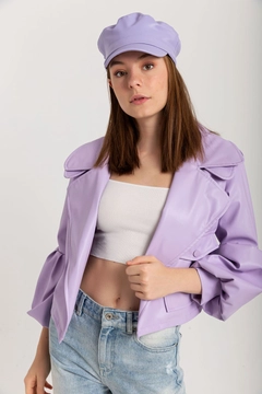Bir model, Kaktus Moda toptan giyim markasının 24064 - Jacket - Lilac toptan Ceket ürününü sergiliyor.