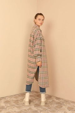 A wholesale clothing model wears 24287 - Plaid Jacket - Beige, Turkish wholesale Jacket of Kaktus Moda