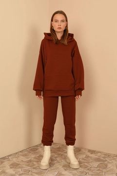 A wholesale clothing model wears 24374 - Sweatshirt - Brown, Turkish wholesale Hoodie of Kaktus Moda